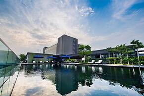 e.City Hotel at OneCity