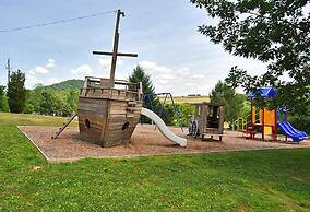 Robin Hill RV Resort & Campground - Caravan Park