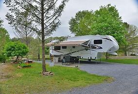 Robin Hill RV Resort & Campground - Caravan Park