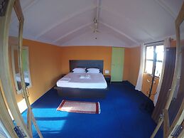 Neptune Point Hill Cottages