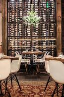 Le Méridien Columbus, The Joseph