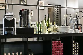 Fira Centric Apartments by gaiarooms