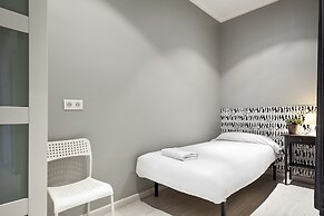 Fira Centric Apartments by gaiarooms