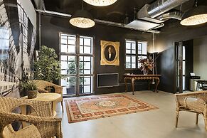 Fira Centric Apartments by gaiarooms