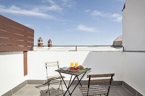 Fira Centric Apartments by gaiarooms