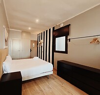 Fira Centric Apartments by gaiarooms