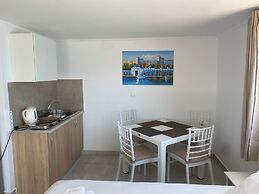 Annoula Studio & Apartments