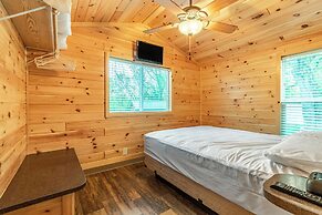 Circle M RV & Camping Resort - Caravan Park