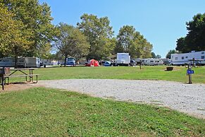 Circle M RV & Camping Resort - Caravan Park