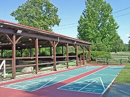 Circle M RV & Camping Resort - Caravan Park