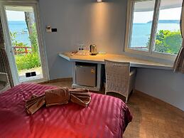 Koh Mak Buri Hut Natural Resort