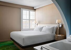 Pasadena Hotel & Pool