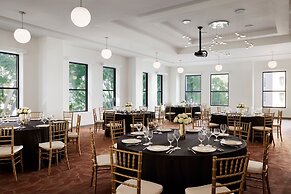 Pasadena Hotel & Pool