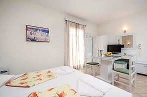 Plaka Hotel I