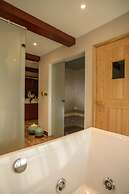 Cloud Hotel & Suites