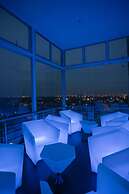 Cloud Hotel & Suites