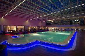 Cloud Hotel & Suites