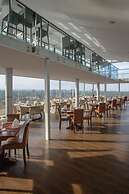 Cloud Hotel & Suites