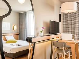 Aparthotel Adagio Access Paris Massy Gare TGV