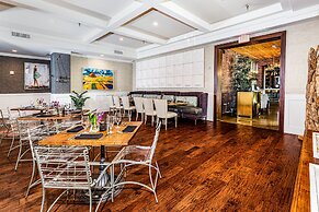 The Inn at the Crossroads