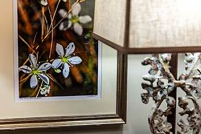 The Inn at the Crossroads