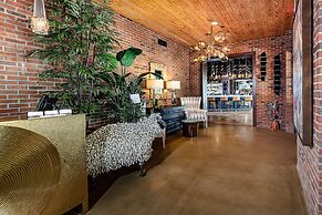 The Inn at the Crossroads