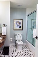 The Inn at the Crossroads