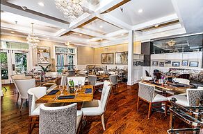 The Inn at the Crossroads