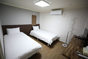 Sinchon Gaon Hostel