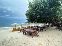 LaLune Beach Resort