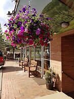 The Willard Munger Inn