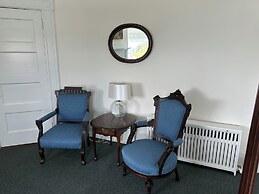 Sands of Time Motor Inn & Harbor House