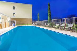 La Quinta Inn & Suites by Wyndham Gonzales TX