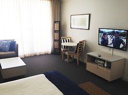 BASE Holidays - Ettalong Beach Premium Apartments