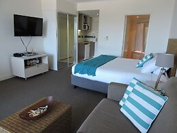 BASE Holidays - Ettalong Beach Premium Apartments