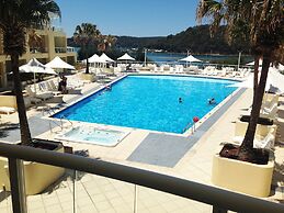 BASE Holidays - Ettalong Beach Premium Apartments