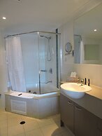 BASE Holidays - Ettalong Beach Premium Apartments