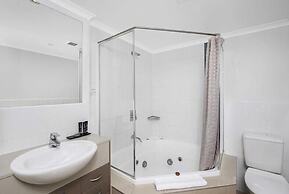 BASE Holidays - Ettalong Beach Premium Apartments