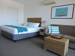 BASE Holidays - Ettalong Beach Premium Apartments
