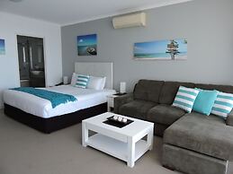 BASE Holidays - Ettalong Beach Premium Apartments