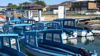 BASE Holidays - Ettalong Beach Premium Apartments