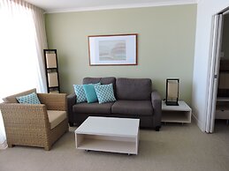 BASE Holidays - Ettalong Beach Premium Apartments