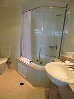 BASE Holidays - Ettalong Beach Premium Apartments