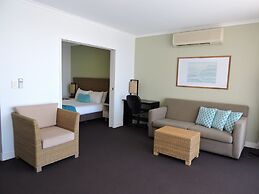 BASE Holidays - Ettalong Beach Premium Apartments