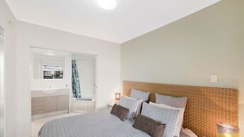 BASE Holidays - Ettalong Beach Premium Apartments