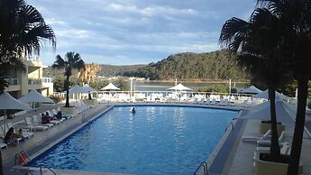 BASE Holidays - Ettalong Beach Premium Apartments