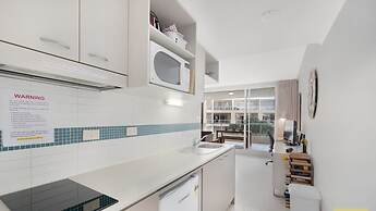 BASE Holidays - Ettalong Beach Premium Apartments