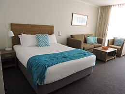 BASE Holidays - Ettalong Beach Premium Apartments