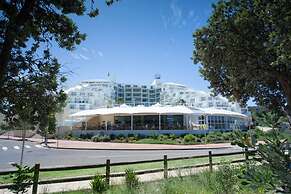 BASE Holidays - Ettalong Beach Premium Apartments