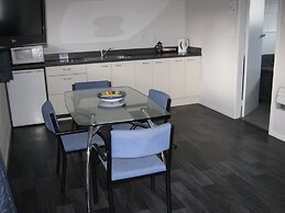 Adelphi Motel